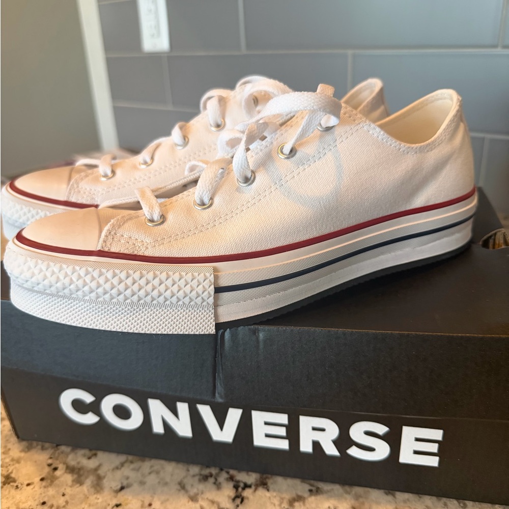 Men’s Converse Size 7. New in box- Never worn.